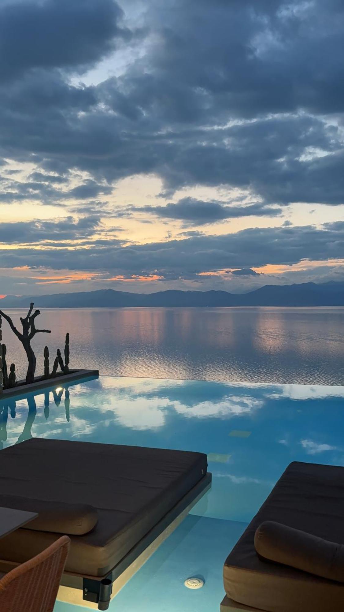 ​Le Grand Bleu Resort Derveni Esterno foto