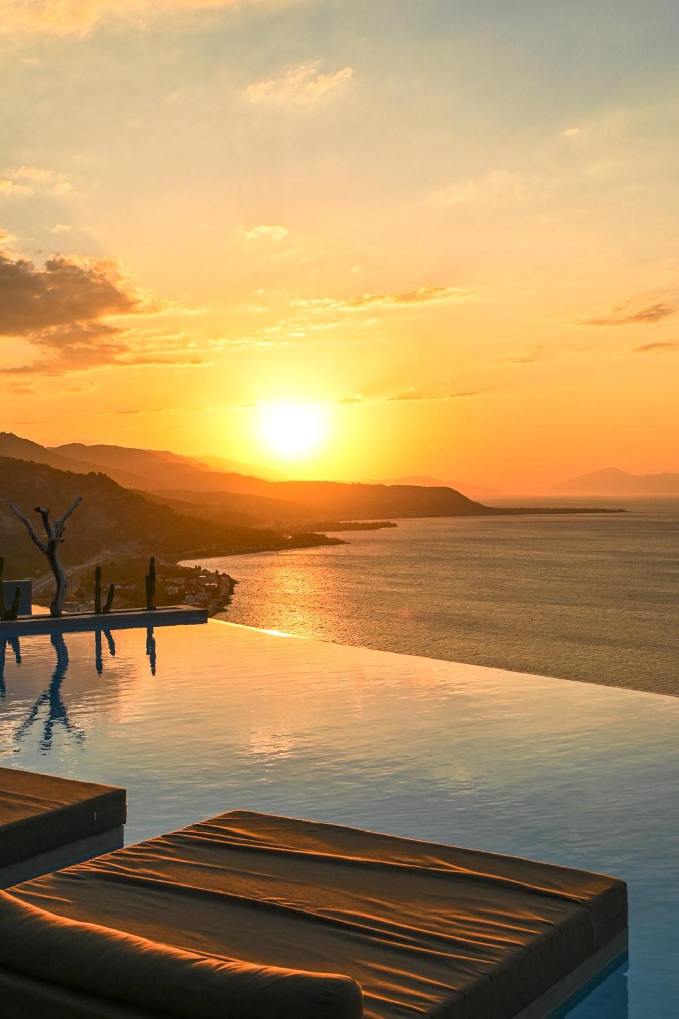 ​Le Grand Bleu Resort Derveni Esterno foto